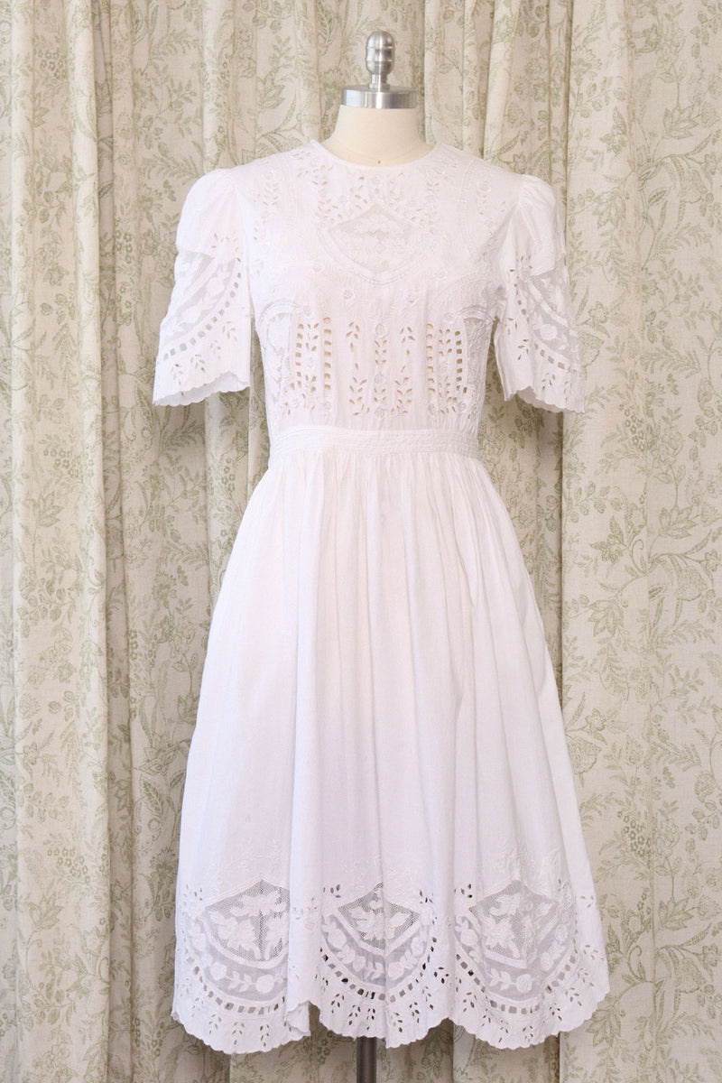 Bright White Broderie Anglaise Dress M – OMNIA