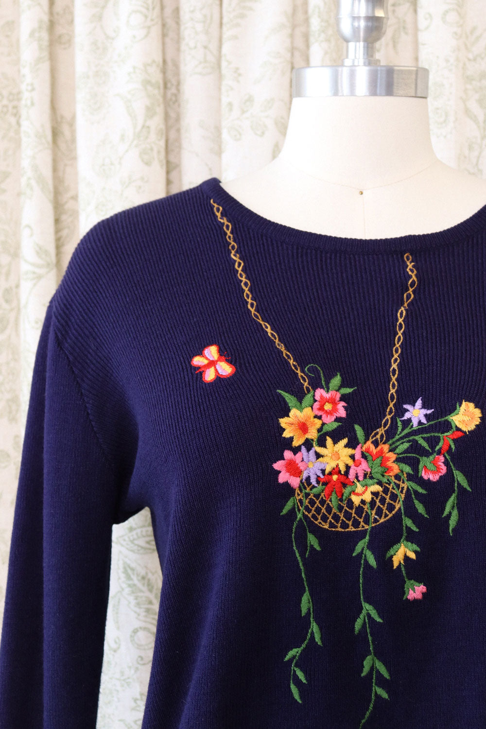 Hanging Florals Embroidered Sweater L/XL