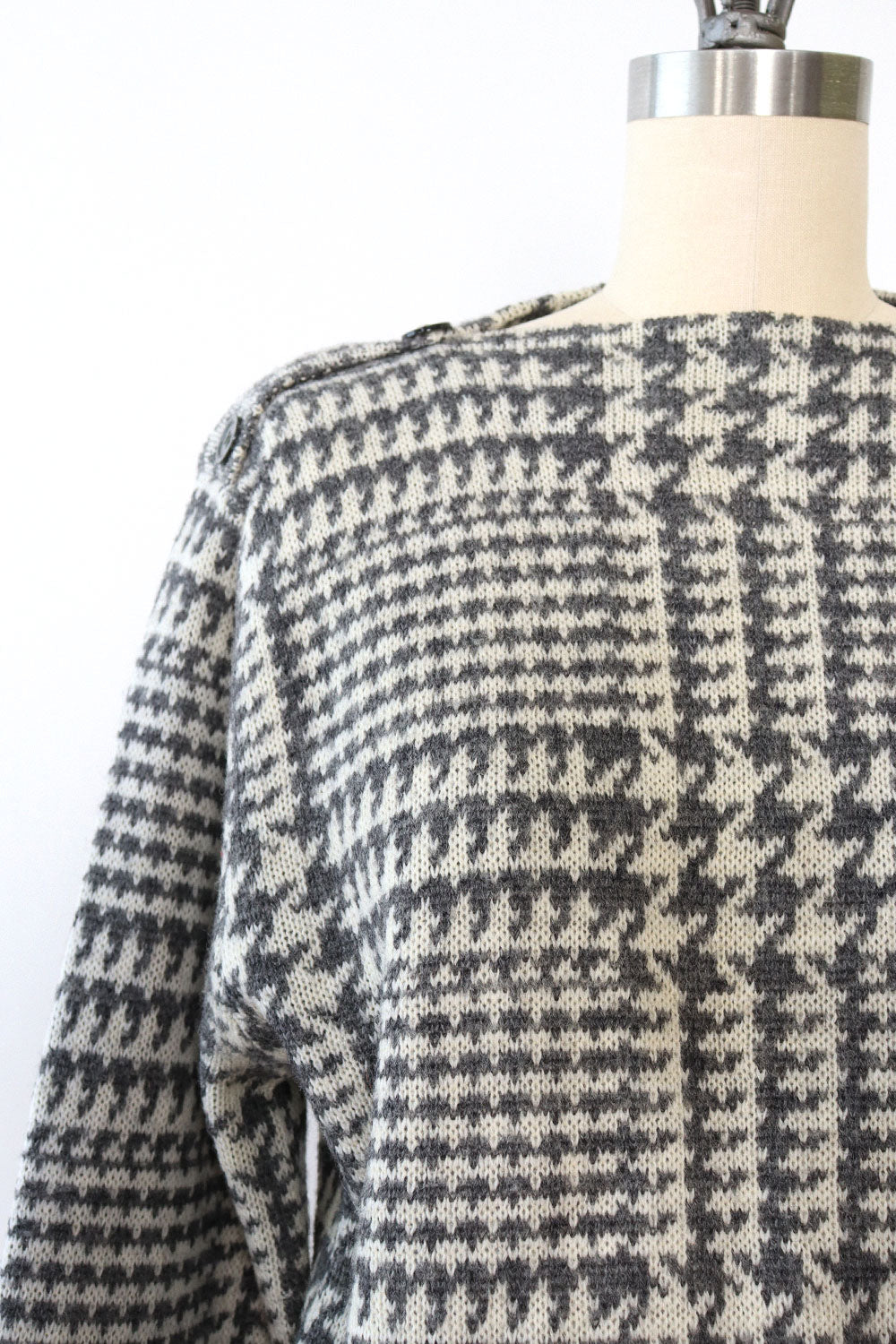 Stone Houndstooth Sweater M