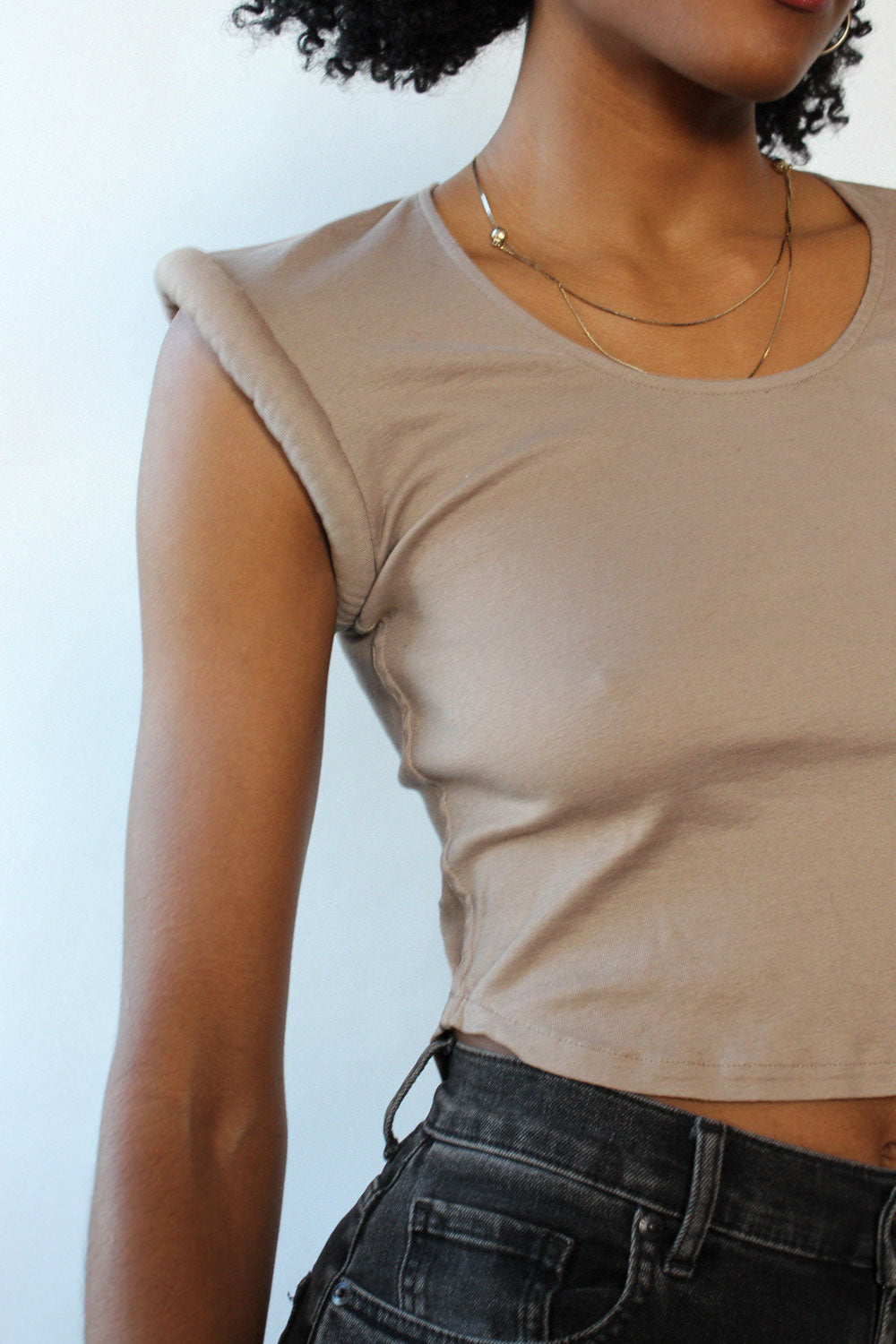 Electric Feathers Muscle Tee XS